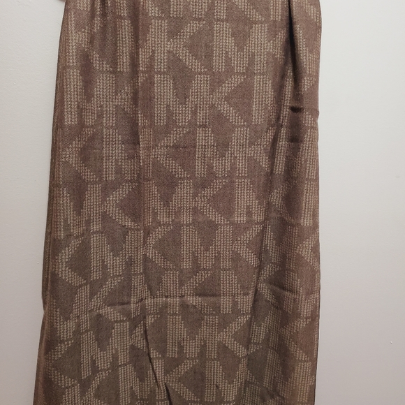 Michael Kors signature MK allover pattern woven scarf shawl - Picture 2 of 5